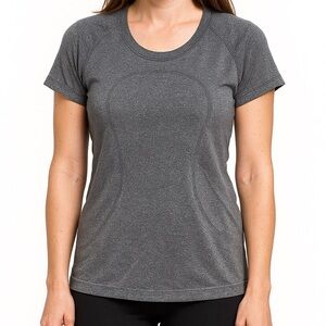 5/$25 Athleta Charcoal Short Sleeve Breathable Tee